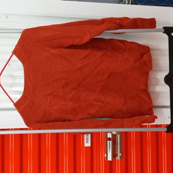 Women's knitted sweater size small - Picture 3 of 3